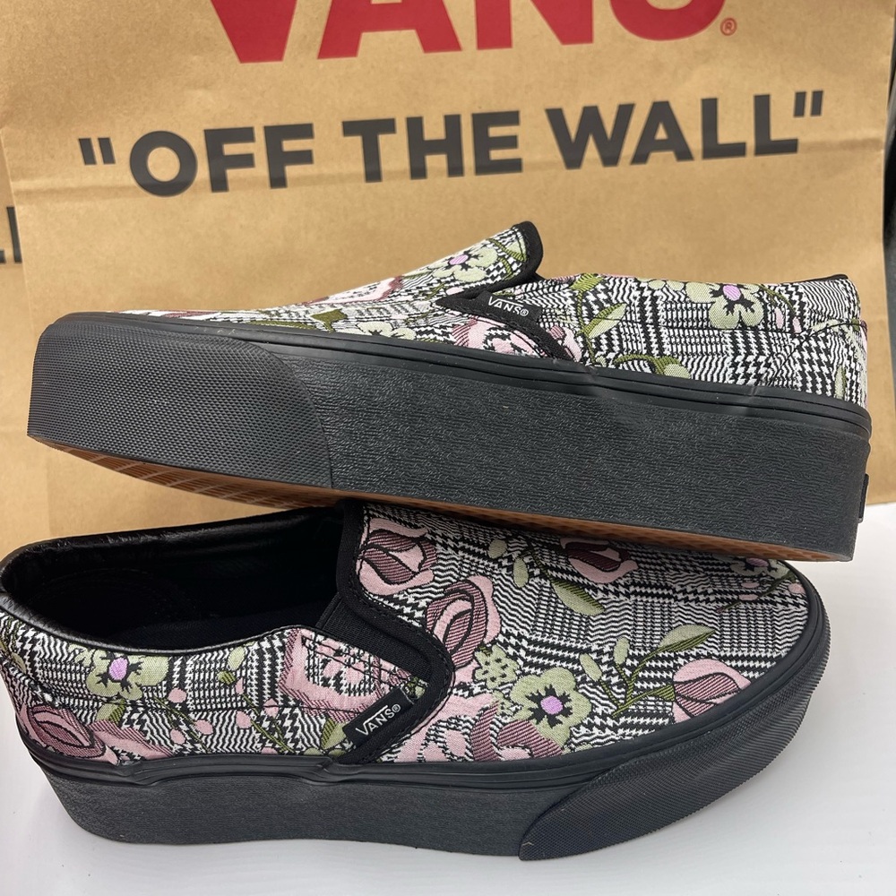 Vans WMNS Classic Slip-On Stackform Platform Sneakers 
Tapestry Floral Black - Picture 3 of 16